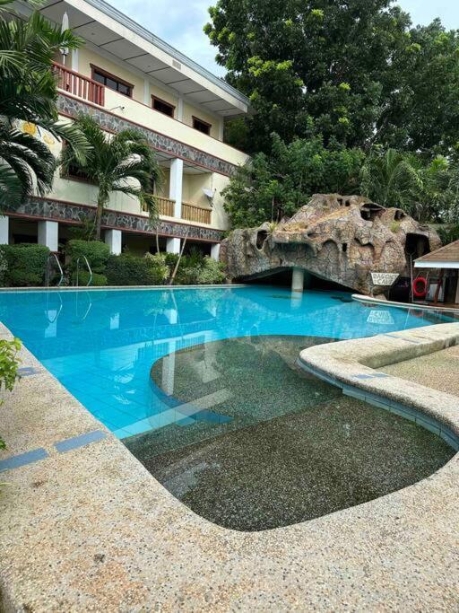 Alona Park Residence - 3 Bedroom Apartment- Alex And Jesa Unit Panglao Exterior foto