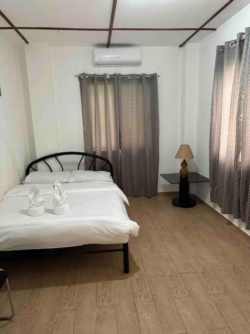 Alona Park Residence - 3 Bedroom Apartment- Alex And Jesa Unit Panglao Exterior foto